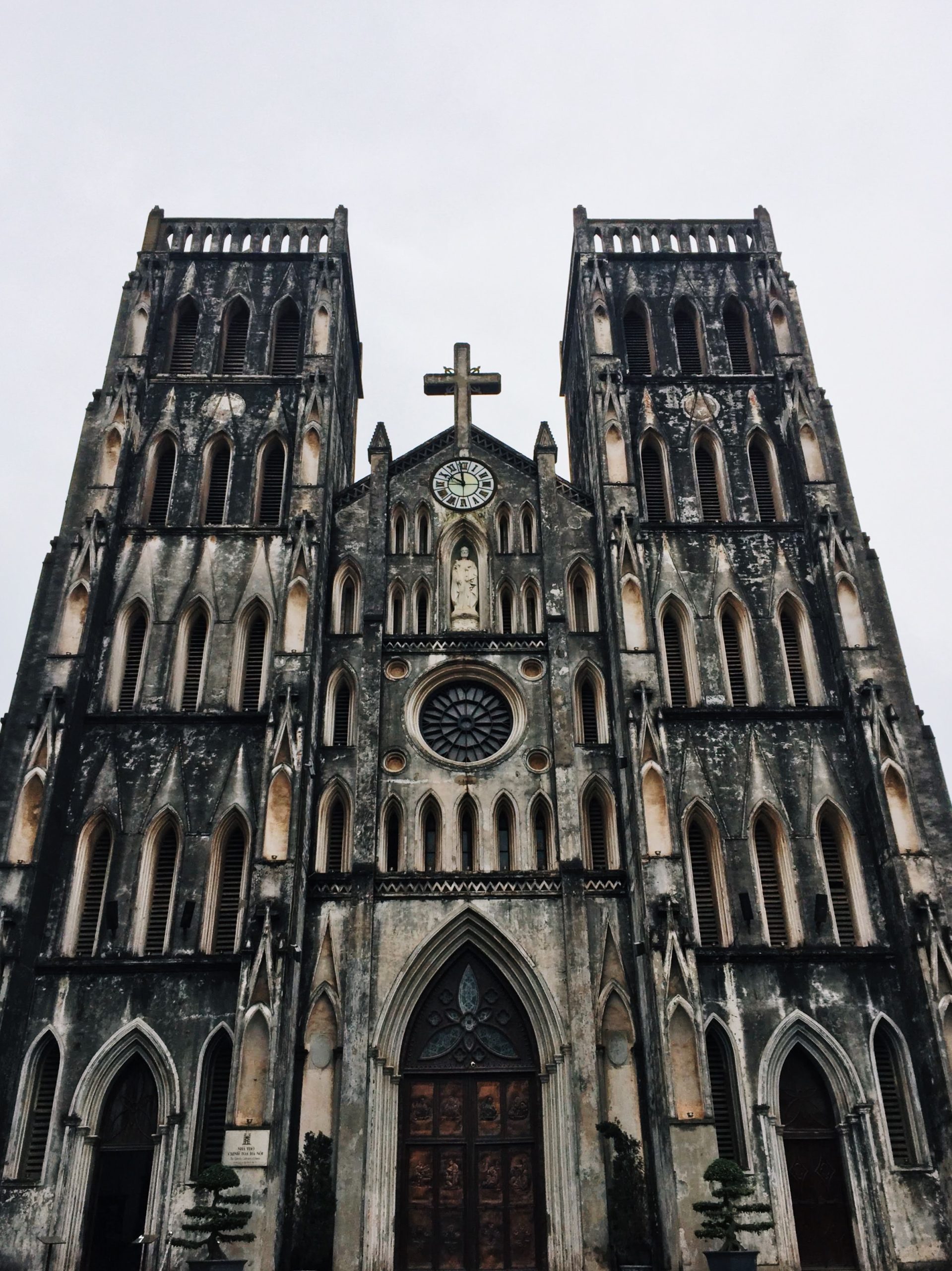 Cathedral-architecture-Hanoi