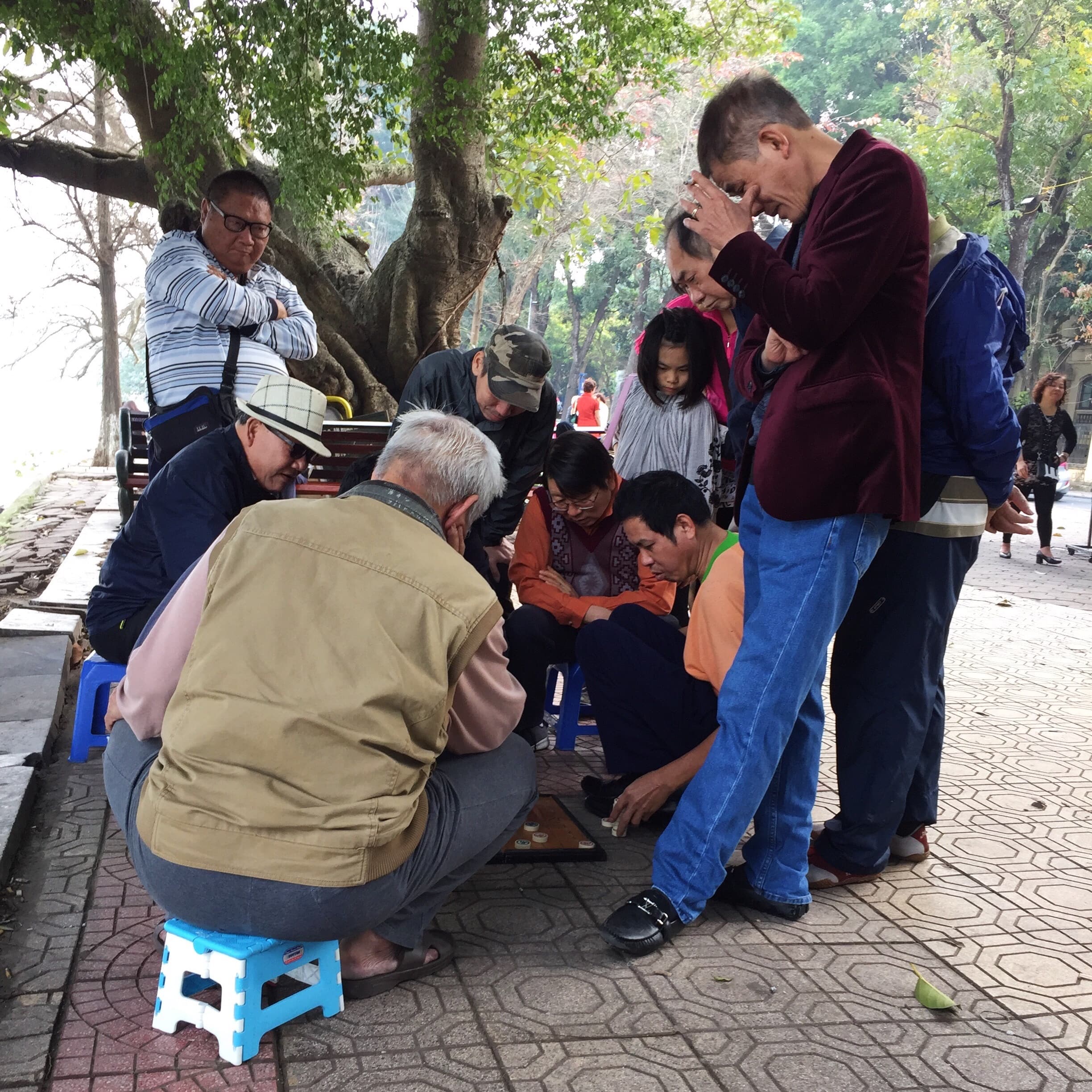 Hoan-kiem-lake-locals