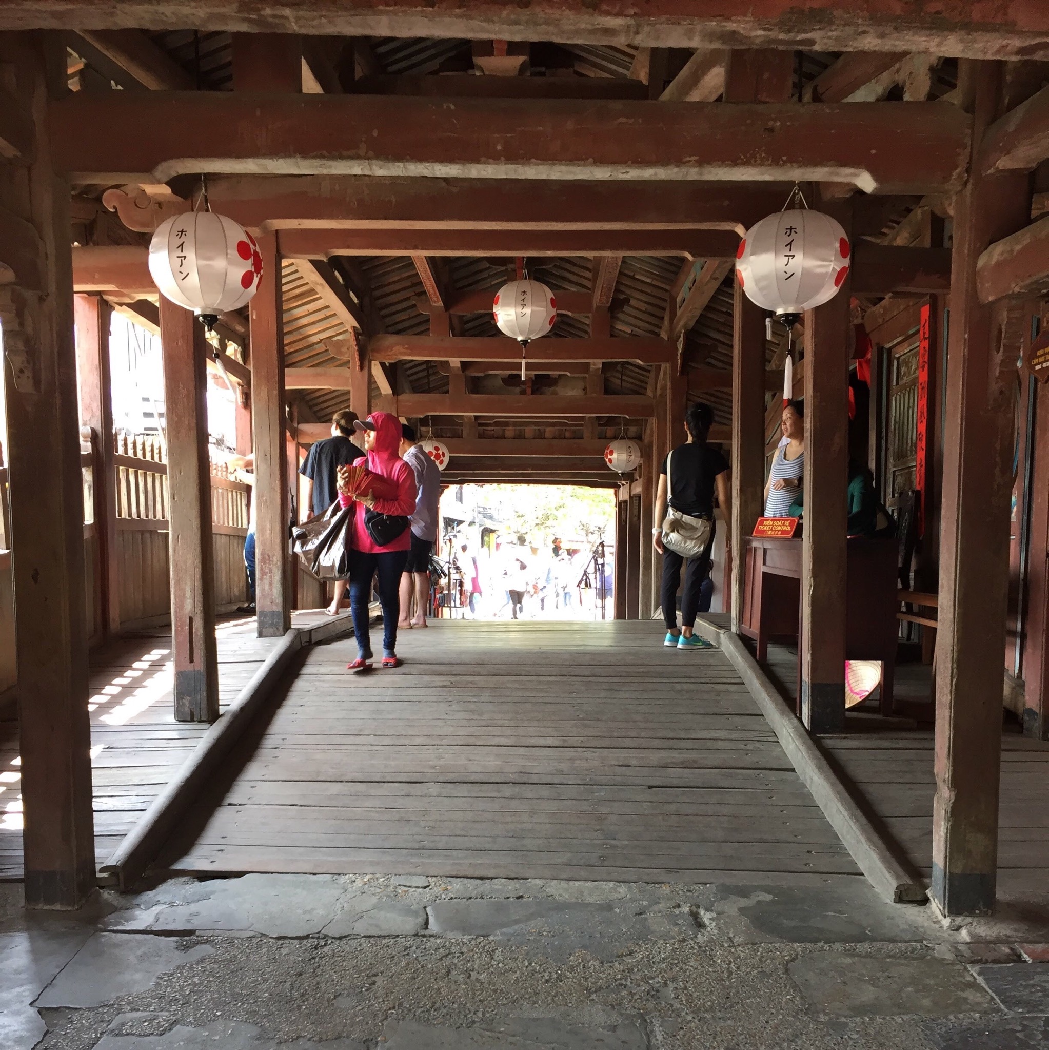 Japanese-bridge-hallway-hoi-an
