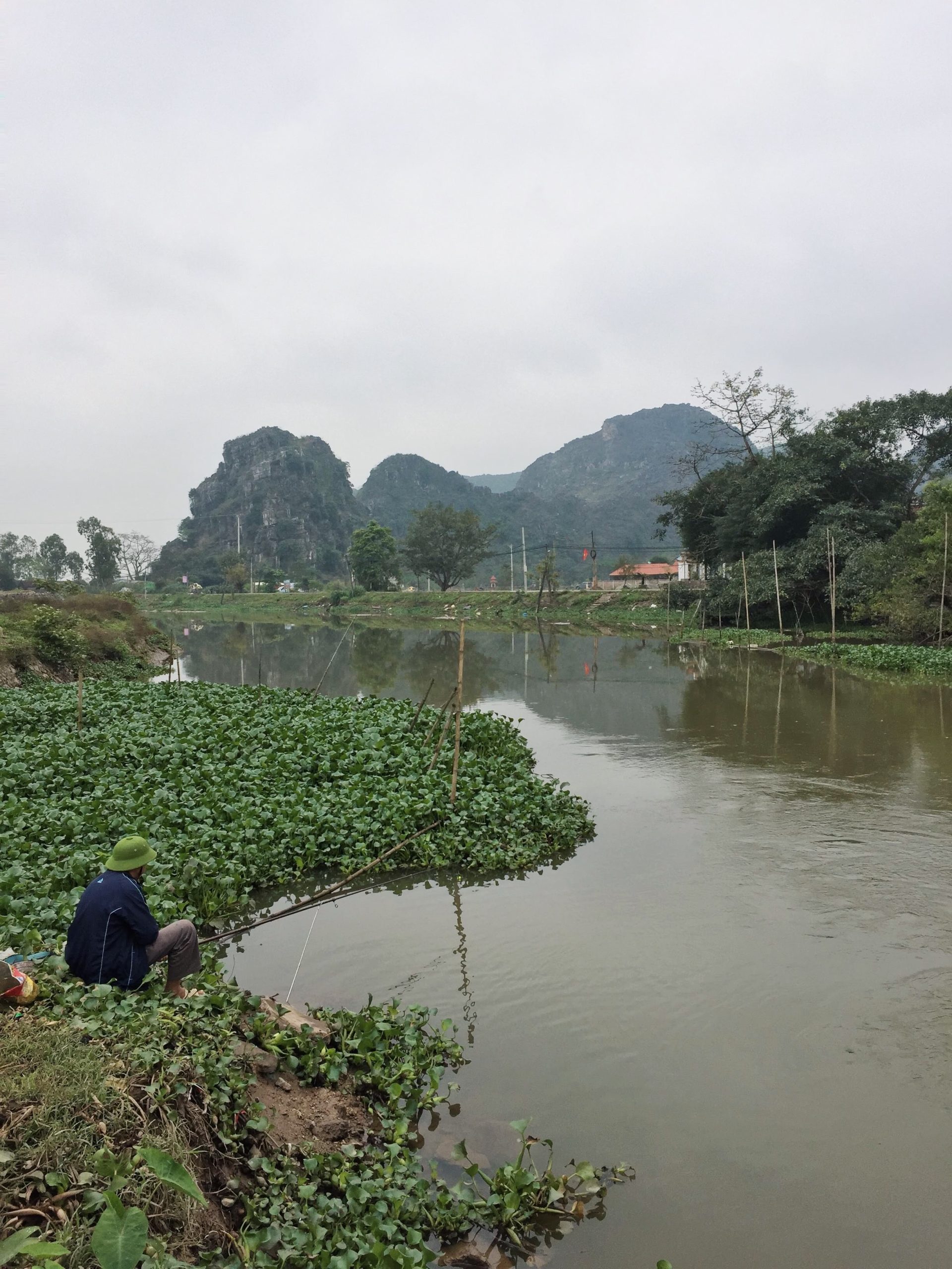 Ninh-Binh-local-fishing