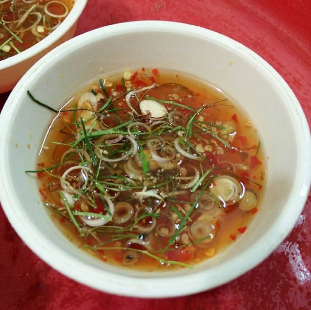 Ninh-Binh-local-food-snails-sauce