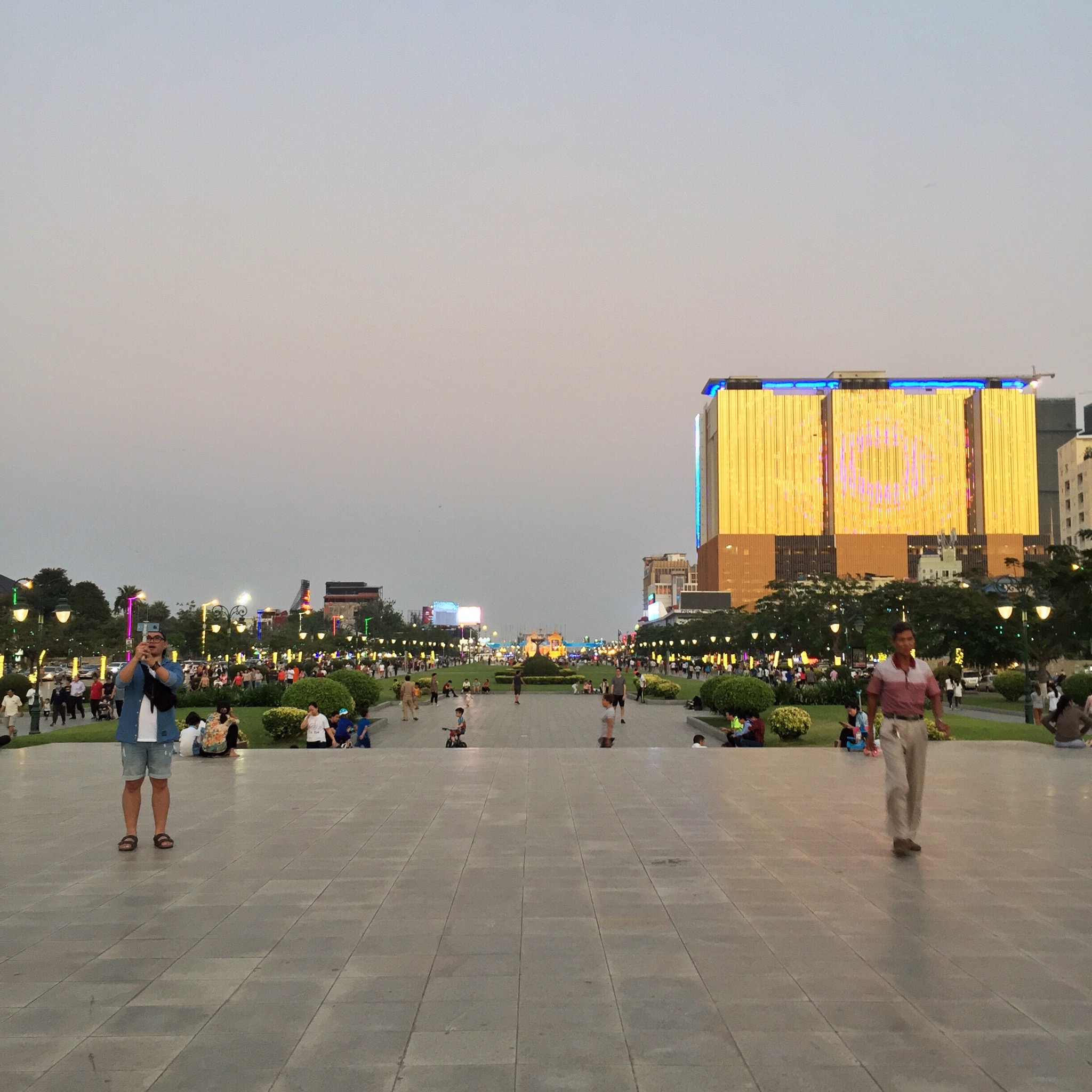 Sihanouk-Boulevard-plaza-phnom-penh