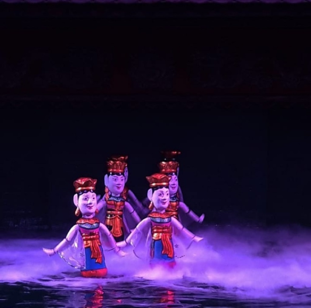 Water-puppet-show-dancing-Hanoi