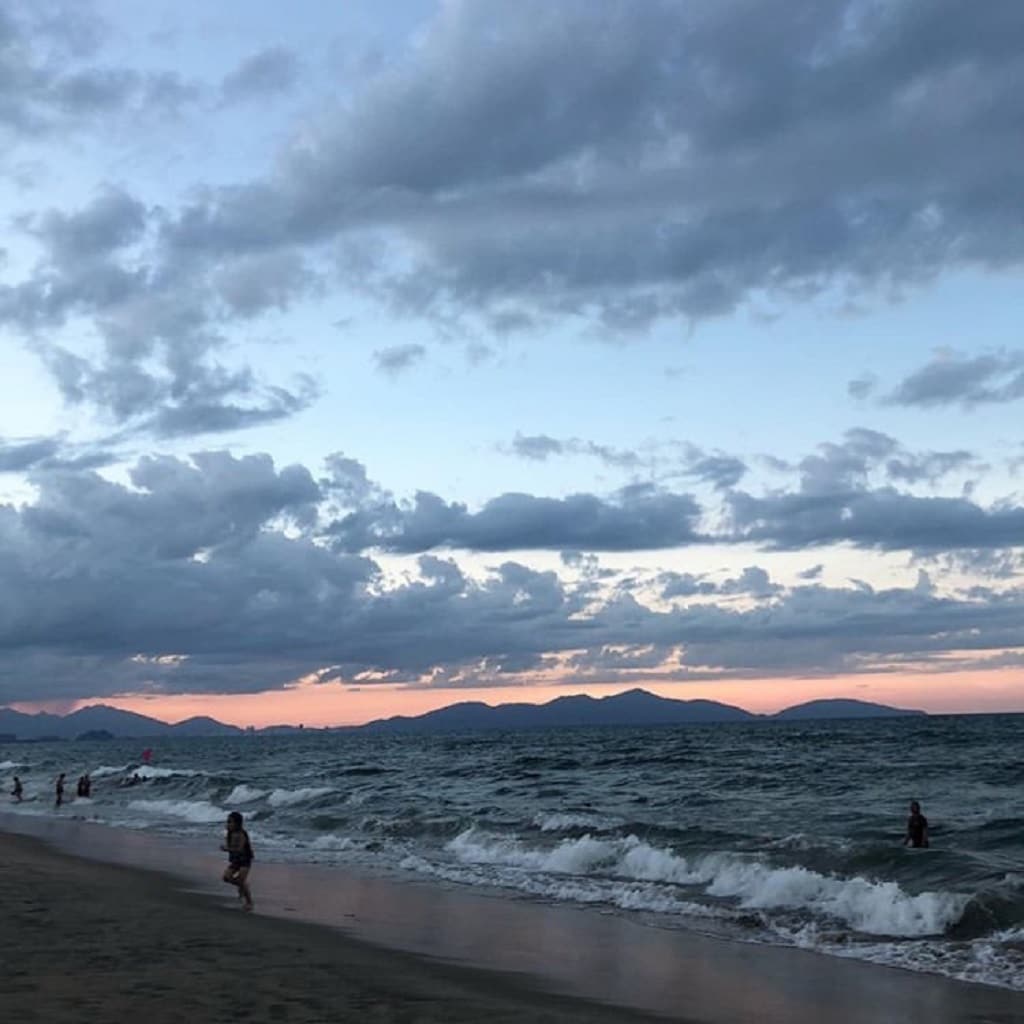 an-bang-beach-waves-hoi-an