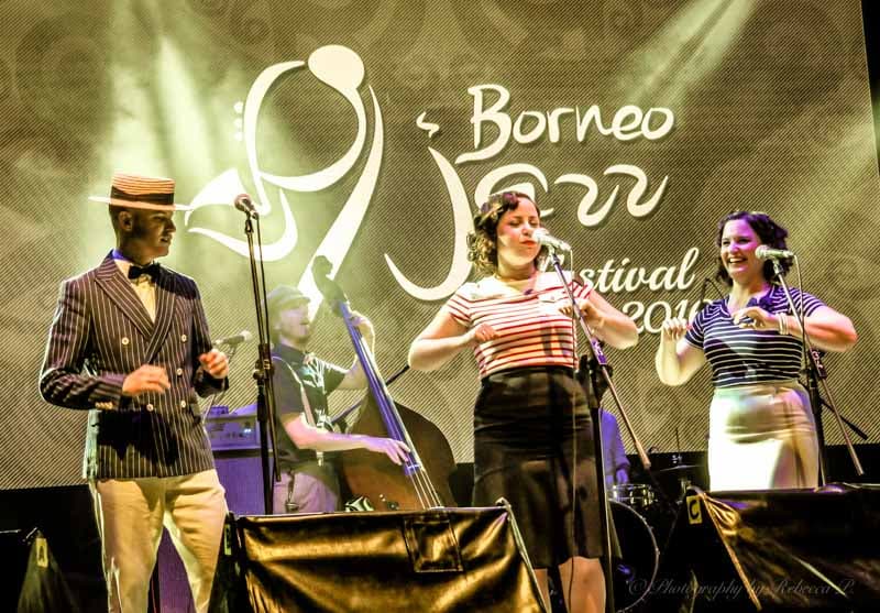 Chicken dance from O Sister!, Spanish jazz band