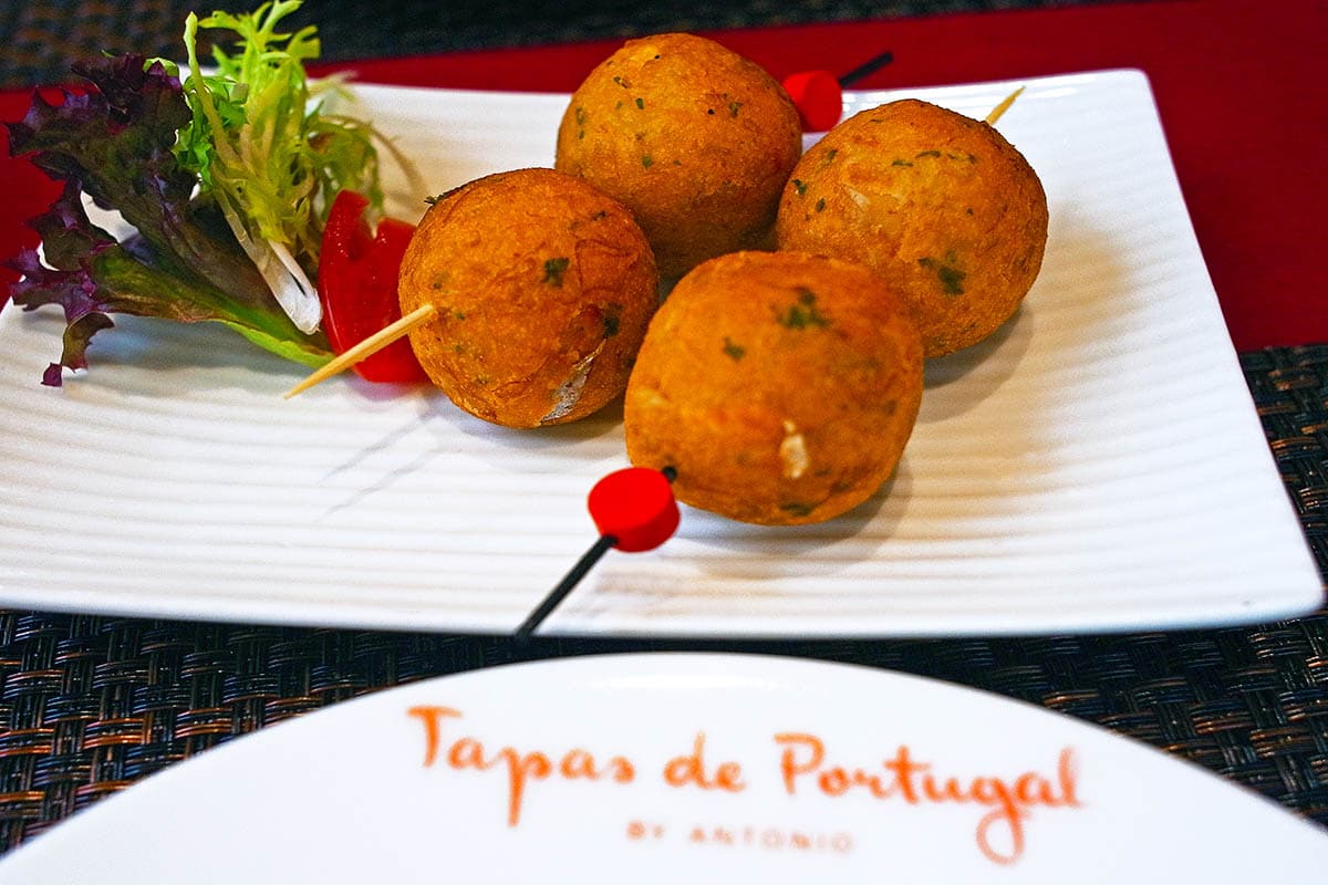 dine-portuguese-fish-cakes-macau