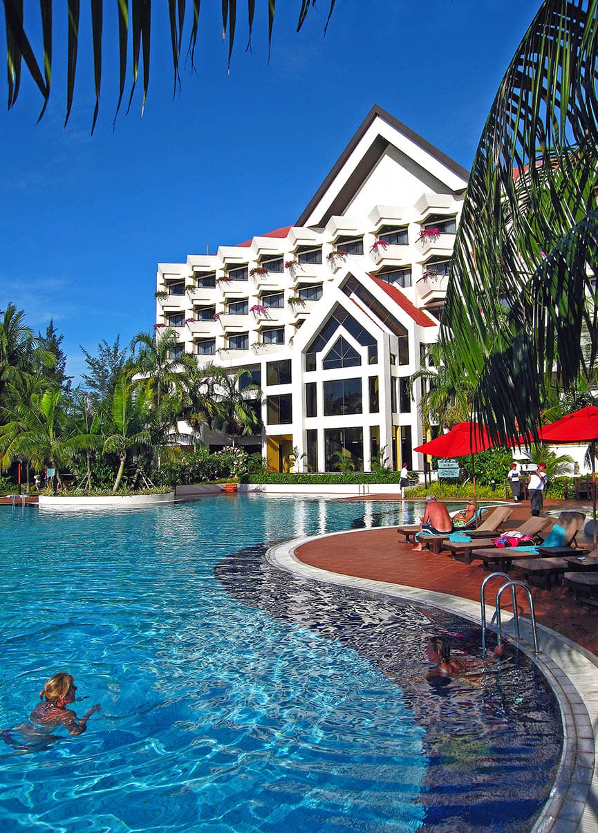 miri-marriott-pool