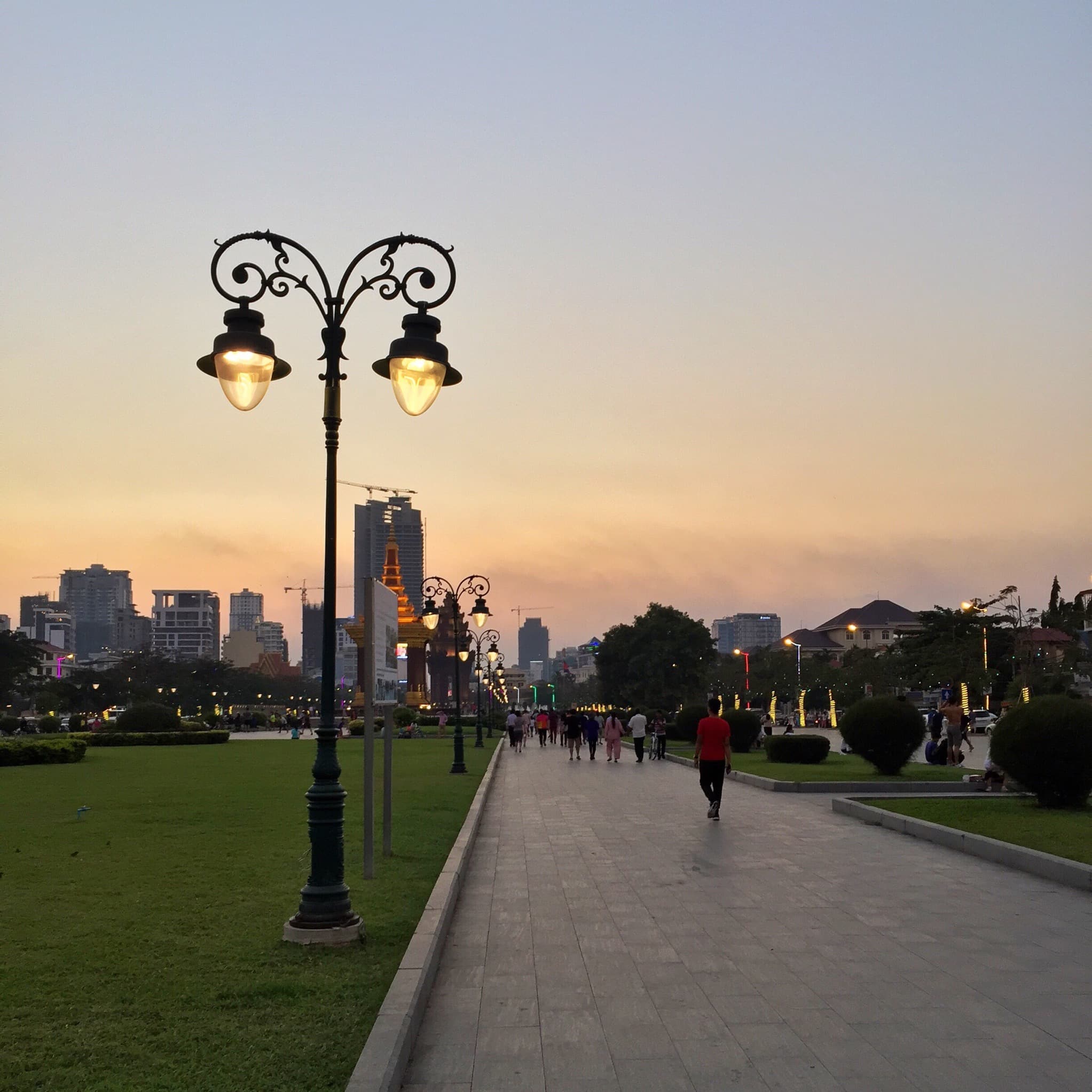 outside-Sihanouk-Boulevard-plaza-phnom-penh