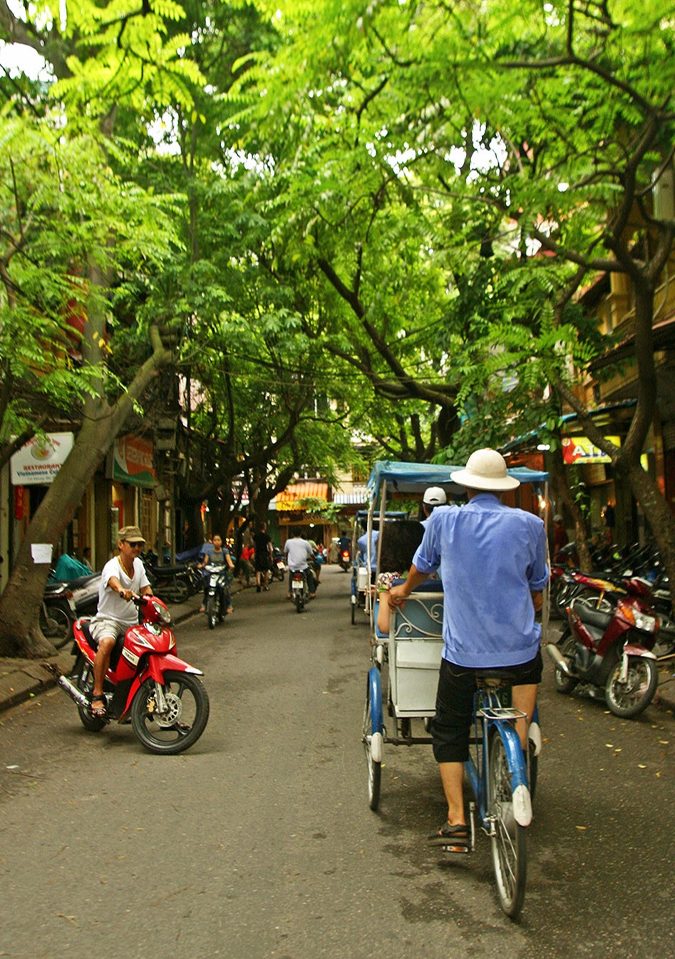 quiet-street-old-quarter-hanoi