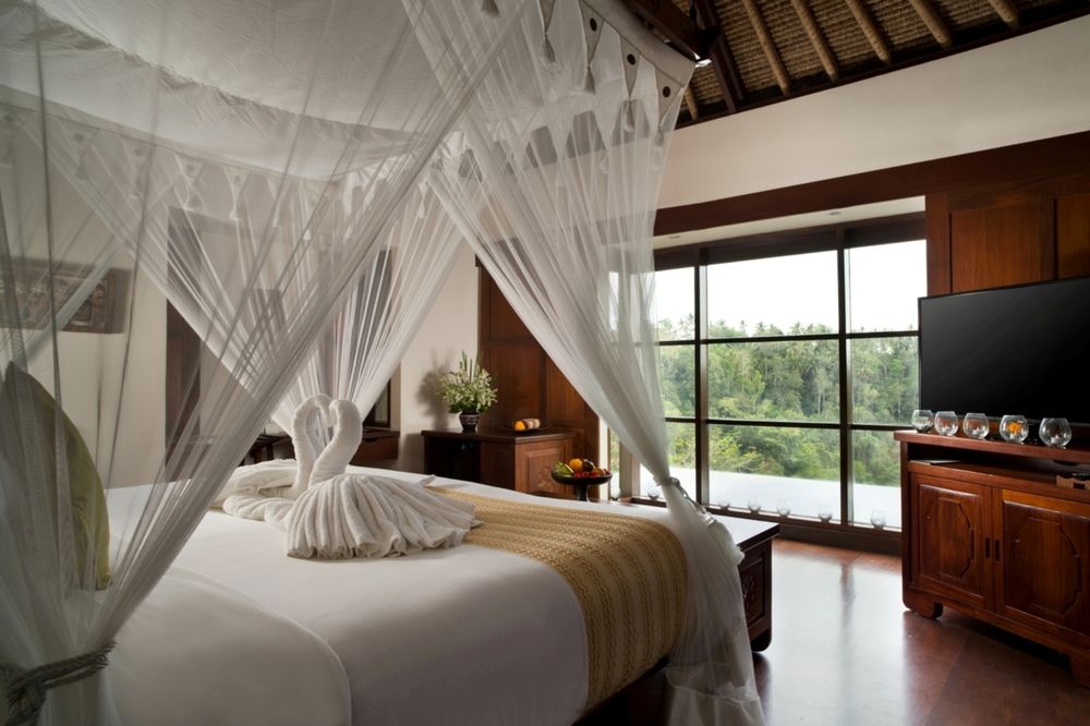 romantic-hotel-room-hanging-gardens-ubud