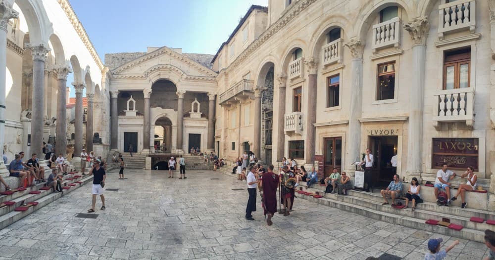 split-piazza-croatia