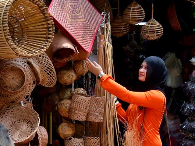Kampung Kraftangan di Kelantan