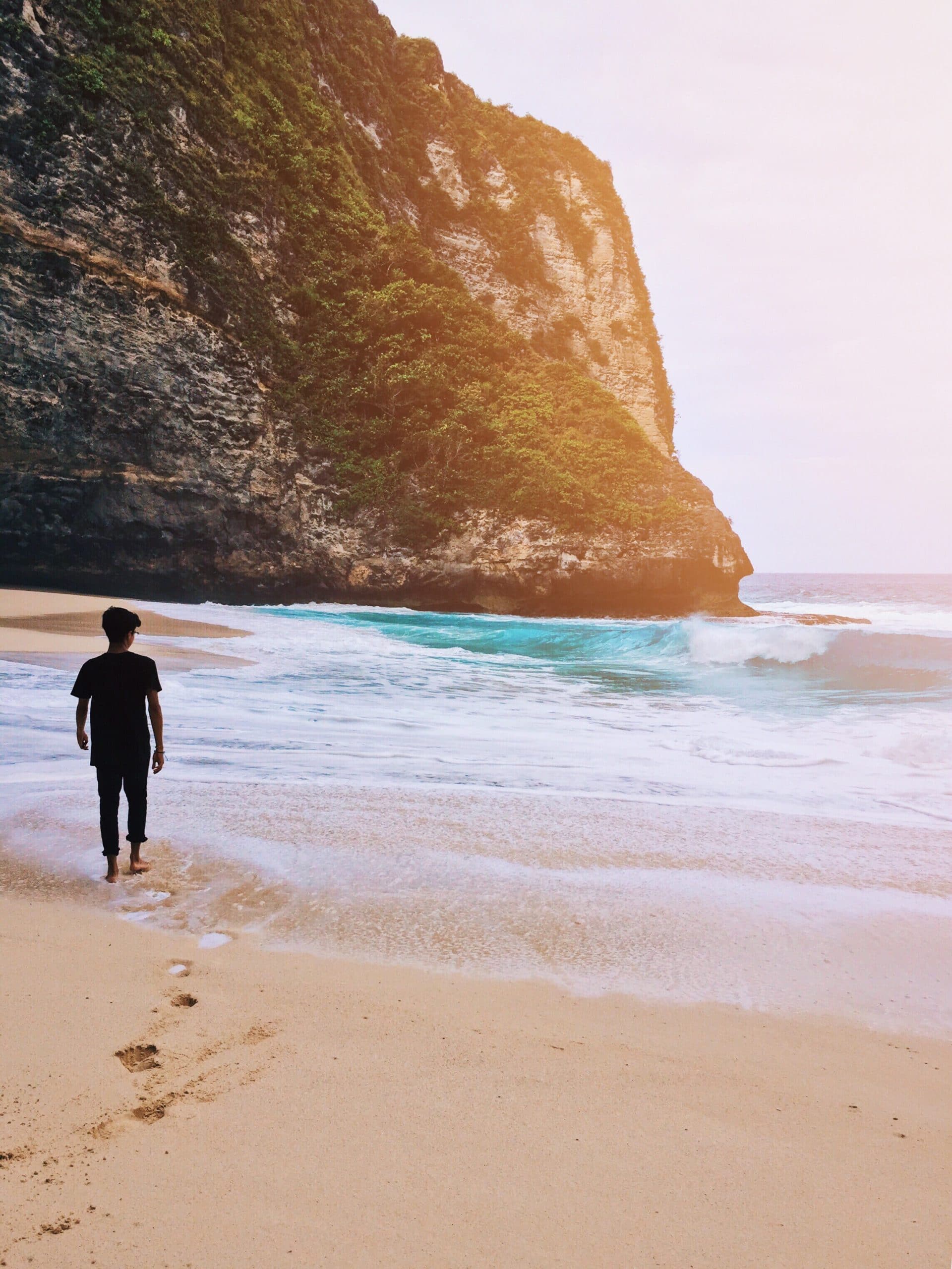 walking-kelingking-beach-nusa-penida