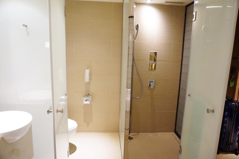 tainan-hotel-shower