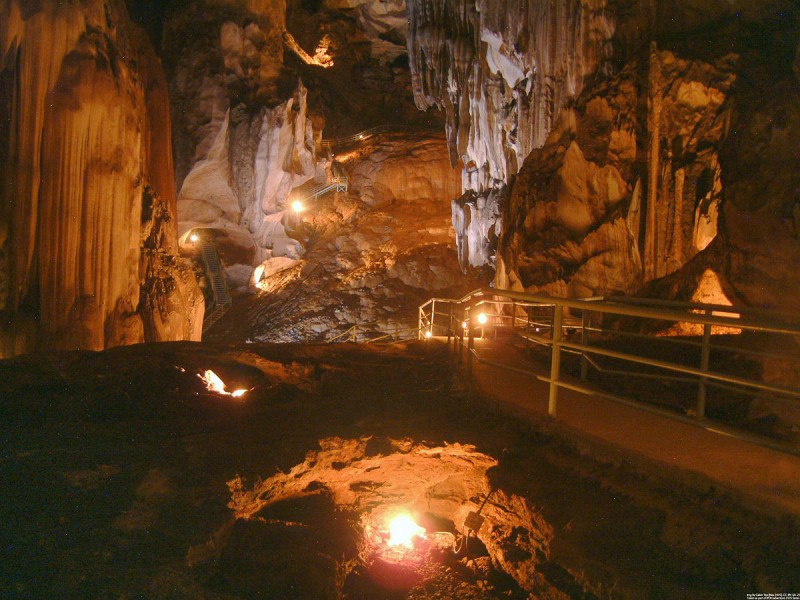 Gua-Tempurung-ipoh-limestone-caves