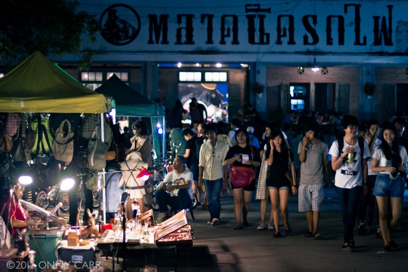 Rot Fai Train Market, Bangkok