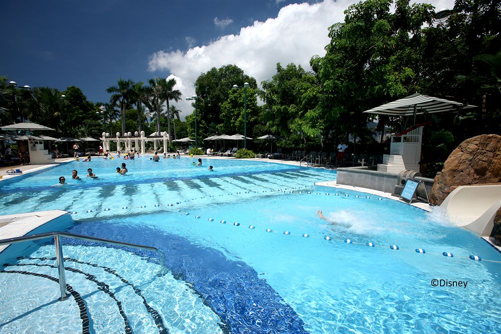 disney-hollywood-hotel-pool