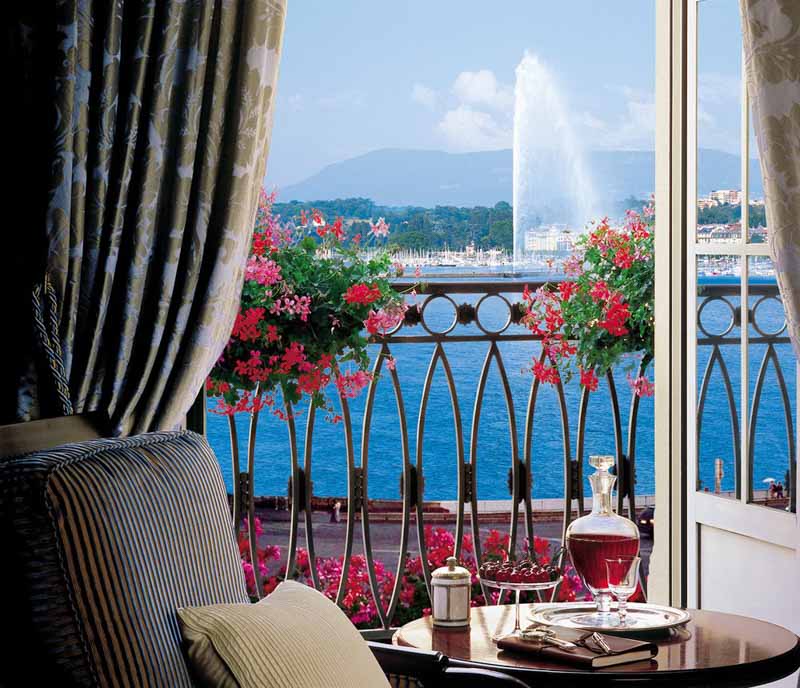 Four Seasons Hotel overlooking Lake Geneva