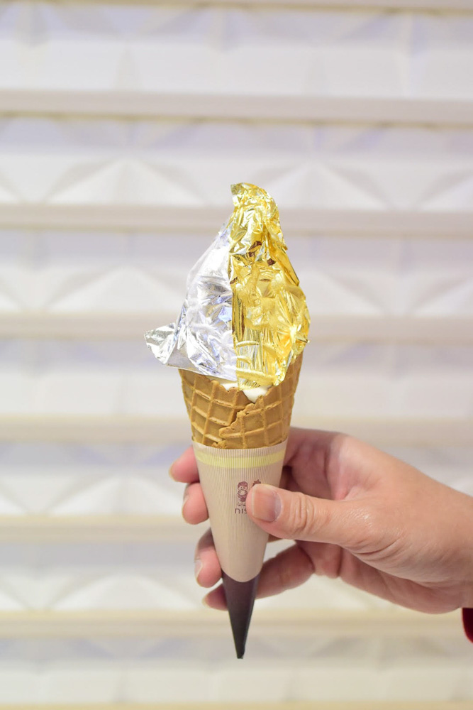 gold-leaf-icecream-japan