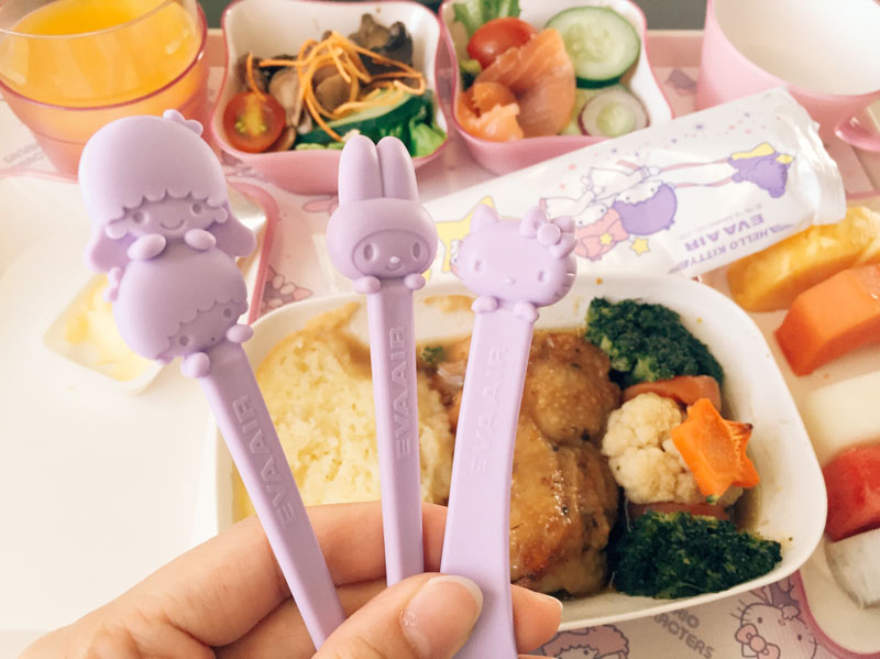 hello-kitty-plane-cutleries