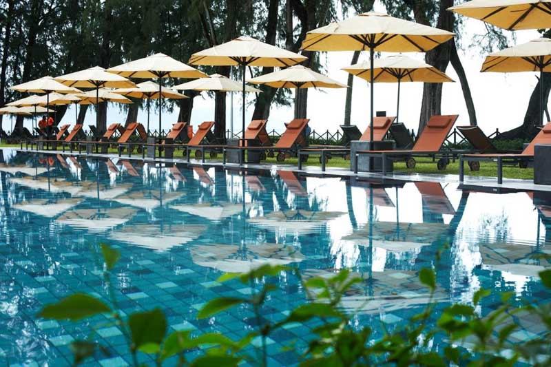lone-pine-hotel-pool