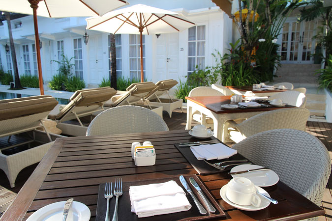poolside-cafe-colony-hotel-seminyak