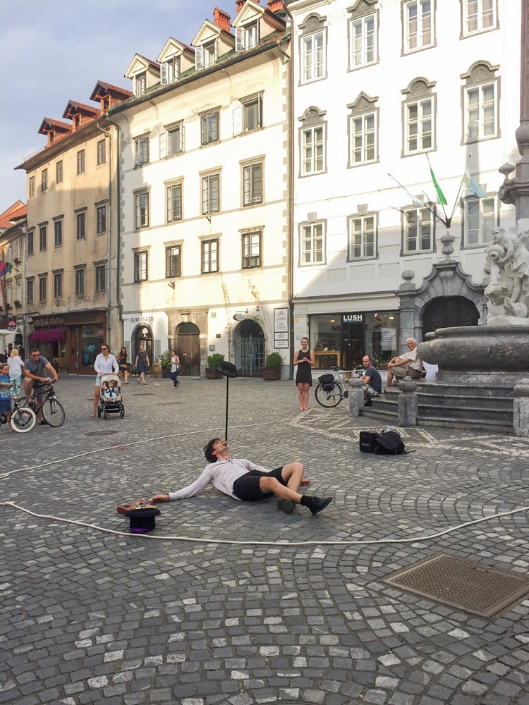 street-performer-ljubljana